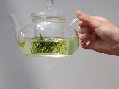 喝茶的好處和壞處分別是什么，長期喝茶有什么危害？