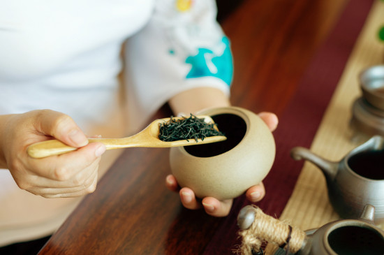 女人喝茶要行扣茶禮嗎，叩茶禮女士能用嗎？