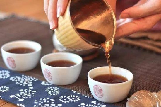 喝茶茶桌上的禮儀有哪些，泡茶待客十大禮儀不可不做！