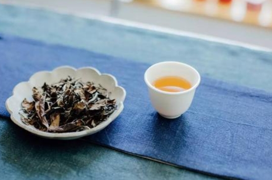 福鼎白茶能長時(shí)間悶泡嗎，老白茶可以悶著喝嗎？