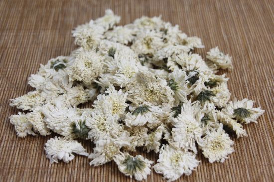 晚上可以喝菊花茶泡水嗎，睡覺(jué)前能不能喝菊花茶？