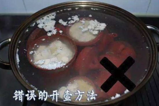 開壺放豆腐是錯誤的，新買的紫砂壺正確開壺建議