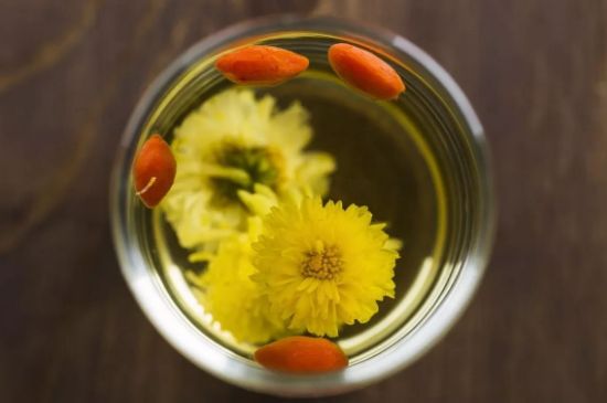 菊花茶的最佳搭配有哪幾樣，菊花茶和什么搭配喝效果好？
