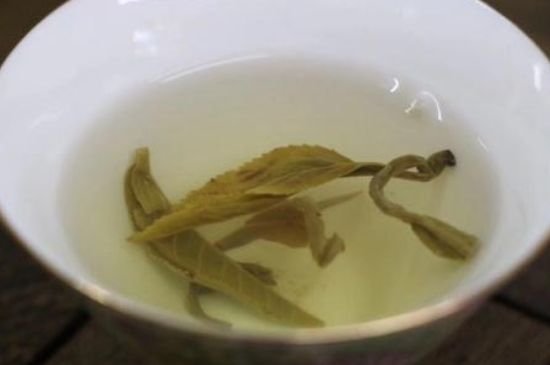 茉莉龍珠泡開后為什么都是梗，茉莉龍珠泡開后什么樣？