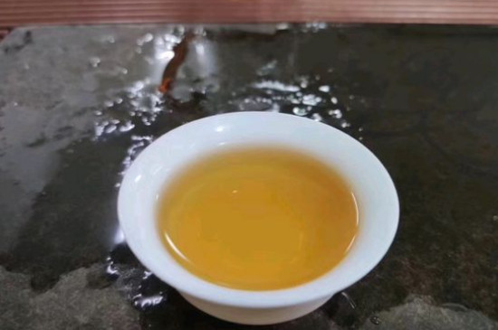 新舊白茶怎么區(qū)分，怎么分辨白茶是新還是舊