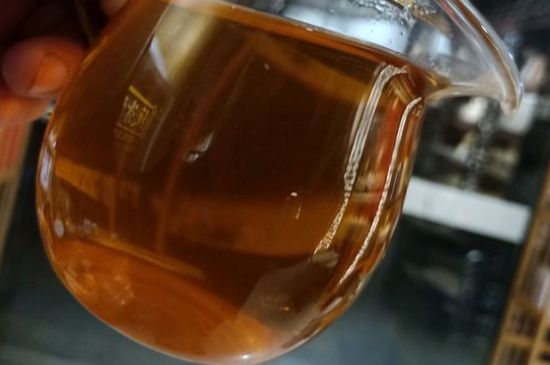 一天什么時(shí)候喝黑茶最好，喝黑茶一天最佳時(shí)間和季節(jié)