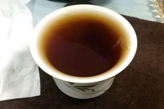女人喝紅茶好還是喝普洱茶好，普洱茶和紅茶哪個適合女人喝
