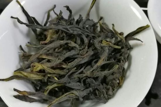 蜜蘭香和鴨屎香區(qū)別，鳳凰單樅鴨屎香vs蜜蘭香圖片對比