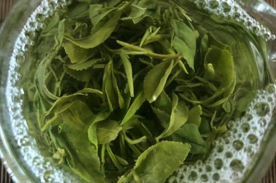 綠茶放了三年還能喝嗎，綠茶放久了喝了會(huì)怎樣
