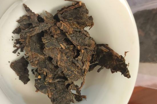 一天什么時(shí)候喝黑茶最好，喝黑茶一天最佳時(shí)間和季節(jié)