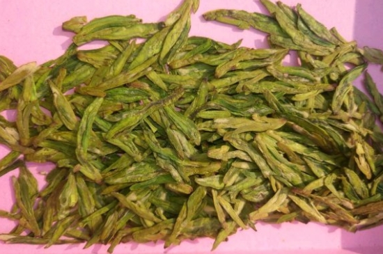 西湖龍井新茶和陳茶的區(qū)別，怎么區(qū)分龍井新茶和舊茶？