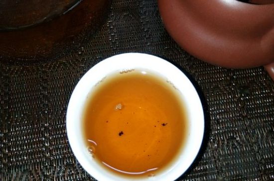 黑茶排濕毒的身體表現(xiàn)，喝黑茶排毒反應(yīng)癥狀