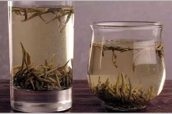 西湖龍井茶毫和發(fā)霉區(qū)別圖片，長霉的龍井茶葉會(huì)是什么樣？