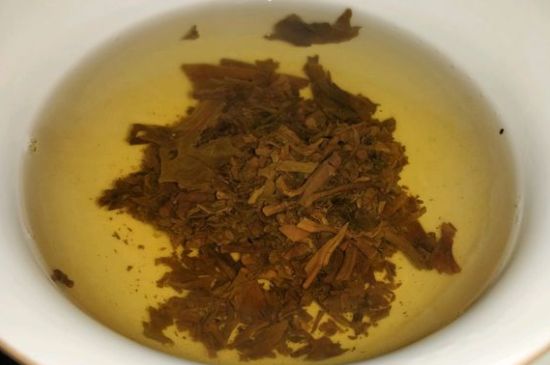 女人喝紅茶好還是喝普洱茶好，普洱茶和紅茶哪個適合女人喝
