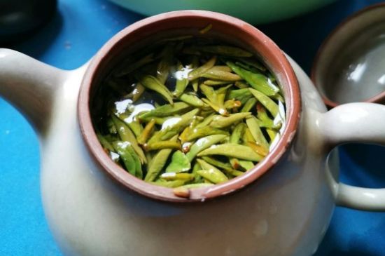 龍井茶放二年了能喝嗎，過期龍井茶的妙用！