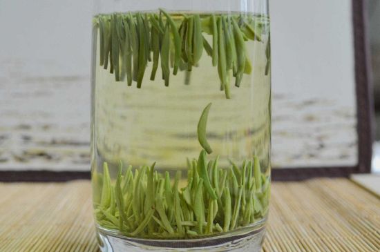 雀舌和竹葉青的區(qū)別，雀舌對(duì)比竹葉青圖片